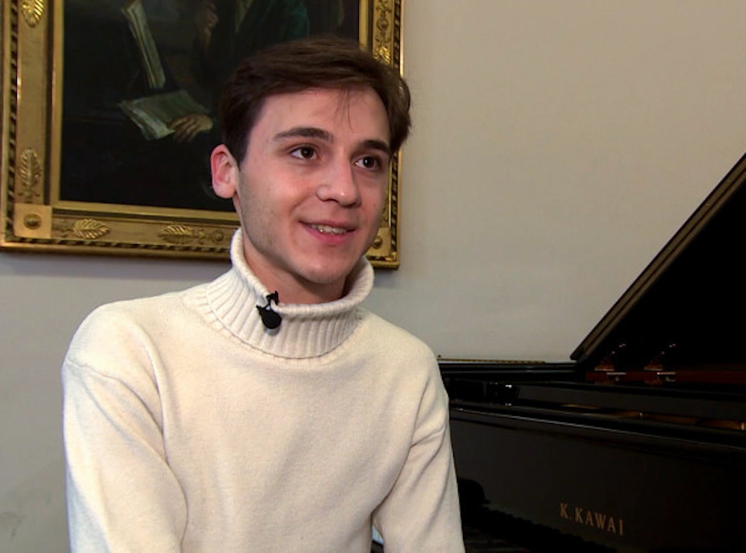 Музыкальный гений: 19-летний пианист из Армении победил на международном конкурсе