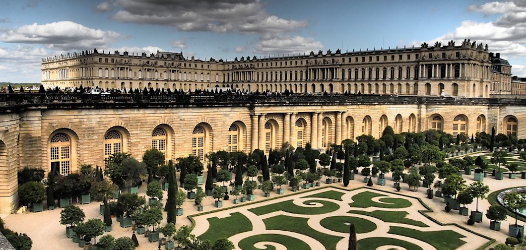 Версаль и Прадо открылись для посетителей